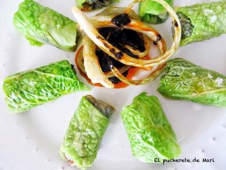 ROLLITOS DE COL RELLENOS DE CALAMARES EN SU TINTA ROLLITOS DE COL RELLENOS DE CALAMARES EN SU TINTA