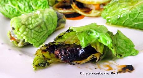 ROLLITOS DE COL RELLENOS DE CALAMARES EN SU TINTA ROLLITOS DE COL RELLENOS DE CALAMARES EN SU TINTA