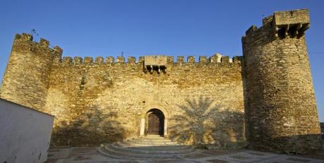 El Jardín de los Poetas Ingleses en Lopera (Jaén) fortaleza_lopera
