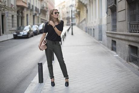 SPORTY PANTS zara sporty pants, fur scarf, estola pile, rayban, the lunch bag, pinted shoes, yo soy lola lola, OUTFITS, cristina blanco, guiadeestilo, guia de estilo blog, fashion blogger