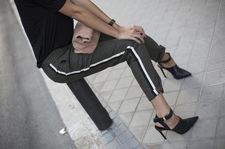 SPORTY PANTS zara sporty pants, fur scarf, estola pile, rayban, the lunch bag, pinted shoes, yo soy lola lola, OUTFITS, cristina blanco, guiadeestilo, guia de estilo blog, fashion blogger