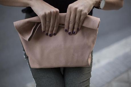 SPORTY PANTS zara sporty pants, fur scarf, estola pile, rayban, the lunch bag, pinted shoes, yo soy lola lola, OUTFITS, cristina blanco, guiadeestilo, guia de estilo blog, fashion blogger