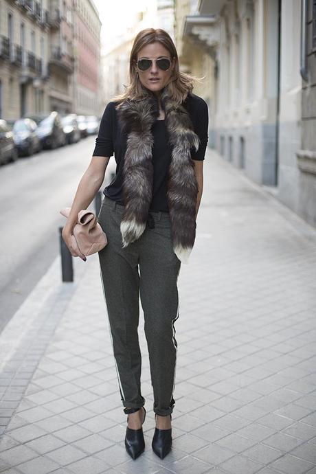 SPORTY PANTS zara sporty pants, fur scarf, estola pile, rayban, the lunch bag, pinted shoes, yo soy lola lola, OUTFITS, cristina blanco, guiadeestilo, guia de estilo blog, fashion blogger