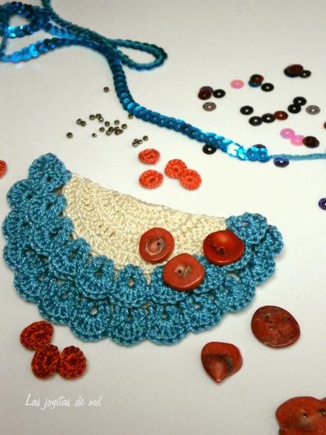 Broche azul turquesa de croché. Work in progress Broche azul turquesa de croché. Work in progress