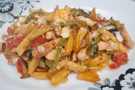 Huevos al horno con patatas, verdura y pollo Huevos al horno con patatas, verdura y pollo