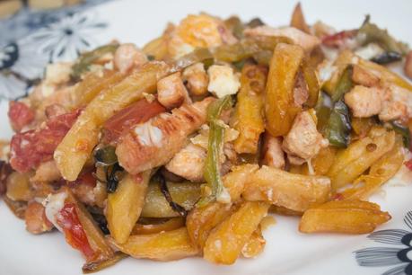 Huevos al horno con patatas, verdura y pollo Huevos al horno con patatas, verdura y pollo