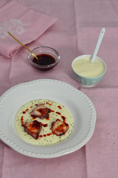 Pulpo a la plancha con crema de patata y aceite de pimentón. Receta de Antonio Arrabal en “Trucos de Cocina” Pulpo a la plancha con crema de patata y aceite de pimentón. Receta de Antonio Arrabal en “Trucos de Cocina”