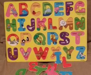 Un tablero facilita  ordenar de forma correcta el abecedario