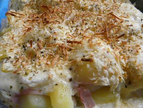 Lasaña de patatas con jamón cocido y queso. Lasaña de patatas con jamón cocido y queso.