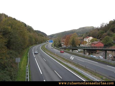 Ruta Olloniego Escobín: Puente sobre la autopista