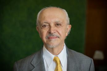 Molina recibirá el reconocimiento de Campeón de la Tierra por su labor en el descubrimiento científico que condujo a la restauración de la capa de ozono – un hallazgo que ha evitado que millones de personas en el mundo desarrollen cáncer de piel. Molina recibirá el reconocimiento de Campeón de la Tierra por su labor en el descubrimiento científico que condujo a la restauración de la capa de ozono – un hallazgo que ha evitado que millones de personas en el mundo desarrollen cáncer de piel.