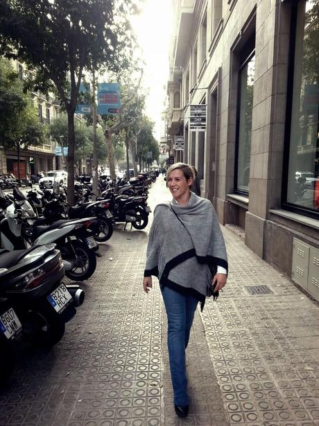 Tendencia otoñal: el poncho manta. Autumn trend: the blanket poncho.