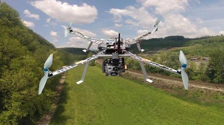 Dron sobrevolando paisaje