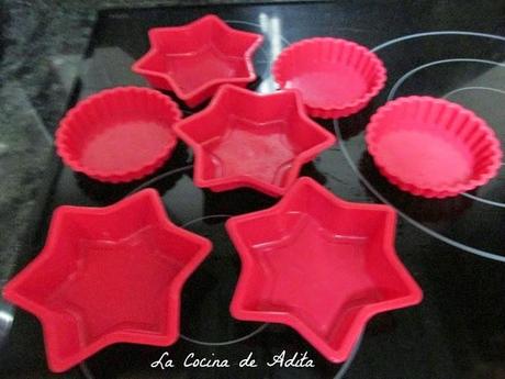 TARTALETAS DE CREMA CON UVAS, MORAS, FRESAS Y MANGO TARTALETAS DE CREMA CON UVAS, MORAS, FRESAS Y MANGO