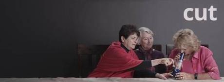 Video: 3 abuelas fuman marihuana por primera vez y esta es la reacción Cut