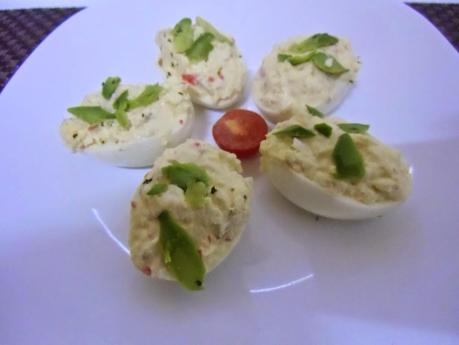 Huevos rellenos de merluza Huevos rellenos de merluza