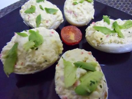 Huevos rellenos de merluza Huevos rellenos de merluza