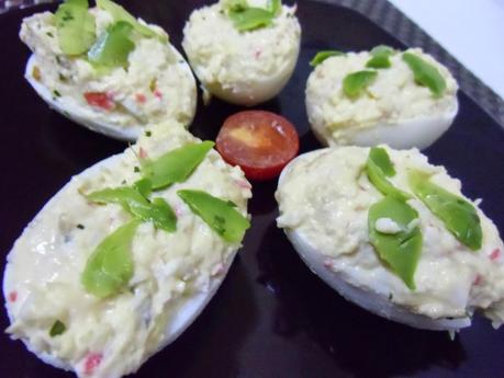 Huevos rellenos de merluza Huevos rellenos de merluza