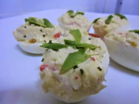 Huevos rellenos de merluza Huevos rellenos de merluza