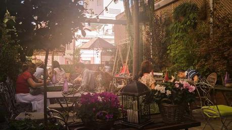 Foto general del jardín. Precioso lugares, madrid, donde ir, jardin secreto, salvador bachiller, montera, descanso en madrid, tomar algo, lugar bonito, salon de te, lugar cuarioso,