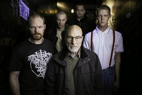 PRIMER VISTAZO A PATRICK STEWART COMO EL LÍDER DE UN GRUPO CRIMINAL DE SUPREMACÍA BLANCA EN GREEN ROOM