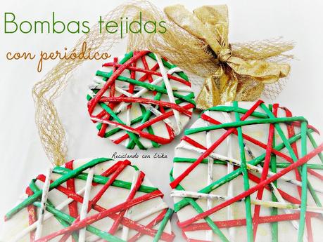 Bombas de Navidad con periódico tejido