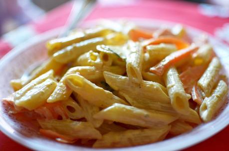 Ensalada de pasta de verano con mayonesa de aceitunas y anchoas Ensalada de pasta de verano con mayonesa de aceitunas y anchoas