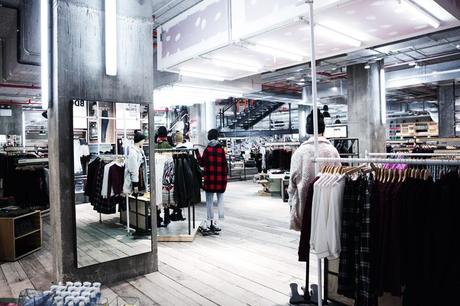URBAN OUTFITTERS BARCELONA Urban_Outfitters_Barcelona-Opening_Store-Collage_Vintage-Sequins_Dress-Outfit-Street_style-80