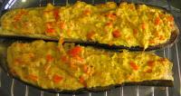 Berenjena rellena de verduras y atún con nata de soja Berenjena rellena de verduras y atún con nata de soja