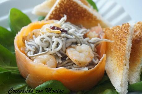 Rollito de salmón con gulas Rollito de salmón con gulas