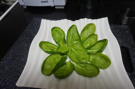 Rollito de salmón con gulas Rollito de salmón con gulas