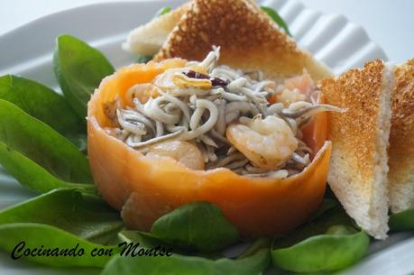 Rollito de salmón con gulas Rollito de salmón con gulas