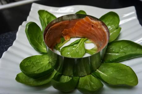 Rollito de salmón con gulas Rollito de salmón con gulas