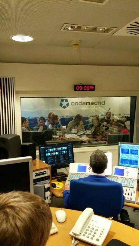 Las chicas happys en la radio con Curro Castillo Las chicas happys en la radio con Curro Castillo