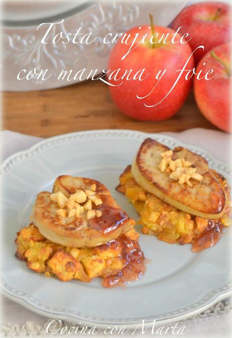 Tosta o tostadas crujientes con manzana, almendras, curry y foie mi cuit. Receta casera, fácil, especial para fiestas, celebraciones y navidad.