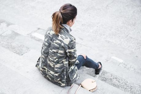 Camouflage_Jacket-Camo_Print-Ripped_Jeans-Loafers-Rebecca_Minkoff_Bag-Outfit-Street_Style-Collage_Vintage-63