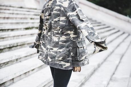 Camouflage_Jacket-Camo_Print-Ripped_Jeans-Loafers-Rebecca_Minkoff_Bag-Outfit-Street_Style-Collage_Vintage-58