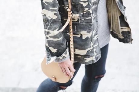 Camouflage_Jacket-Camo_Print-Ripped_Jeans-Loafers-Rebecca_Minkoff_Bag-Outfit-Street_Style-Collage_Vintage-65