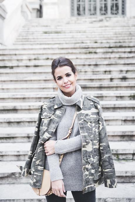 Camouflage_Jacket-Camo_Print-Ripped_Jeans-Loafers-Rebecca_Minkoff_Bag-Outfit-Street_Style-Collage_Vintage-33