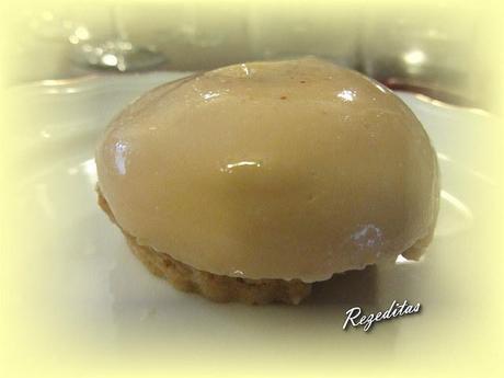 PANNACOTTA DE ALMENDRA SOBRE BIZCOCHO DE ALMENDRA PANNACOTTA DE ALMENDRA SOBRE BIZCOCHO DE ALMENDRA