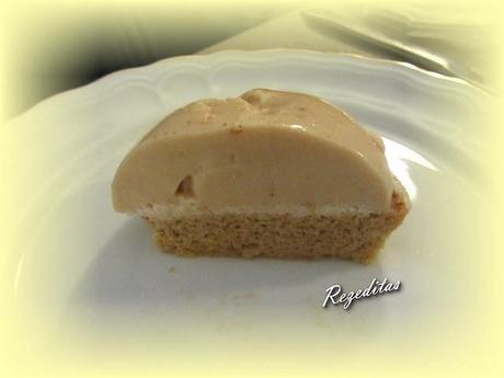 PANNACOTTA DE ALMENDRA SOBRE BIZCOCHO DE ALMENDRA PANNACOTTA DE ALMENDRA SOBRE BIZCOCHO DE ALMENDRA