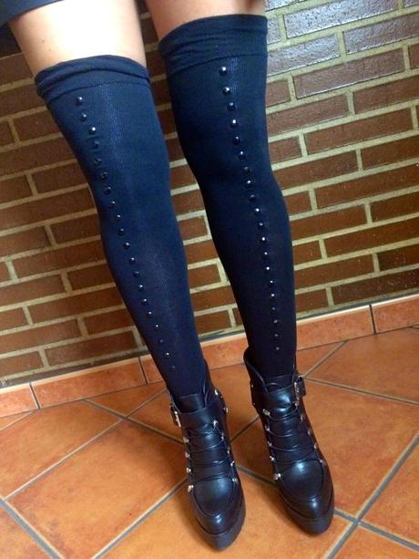 Parka y calcetines al muslo. Parka y calcetines al muslo.