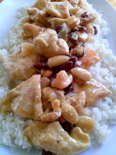 Pollo con Pasas y Almendras Pollo con Pasas y Almendras