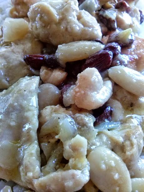 Pollo con Pasas y Almendras Pollo con Pasas y Almendras