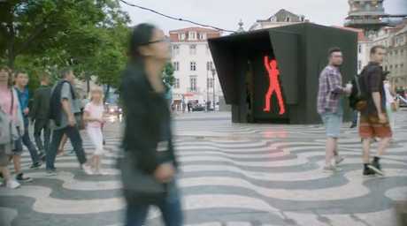 Venga, semáforo, sal a bailar que tú lo haces fenomenal. Campaña Tráfico Smart Publicidad original divertida #whatareyoufor