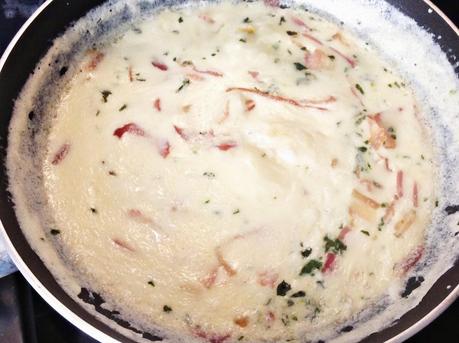 FETUCCINI CON CREMA DE LECHE Y BACON FETUCCINI CON CREMA DE LECHE Y BACON