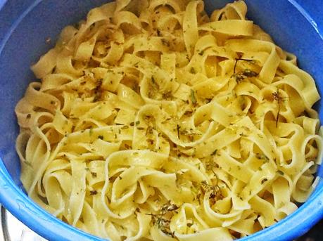 FETUCCINI CON CREMA DE LECHE Y BACON FETUCCINI CON CREMA DE LECHE Y BACON