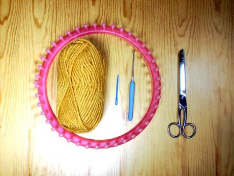 Teje un cuello de lana con telar Materiales tutorial cuello en punto de arroz color mostaza