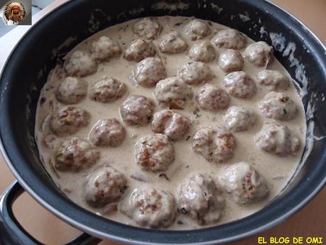 ALBÓNDIGAS DE CERDO Y TERNERA A LA CREMA