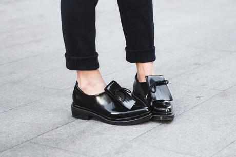 Gone in 60 Seconds Duffle_Coat-CA-Etnich_Sweater-Loafers-Outfit-Street_Style-Celine_Trio_Bag-41